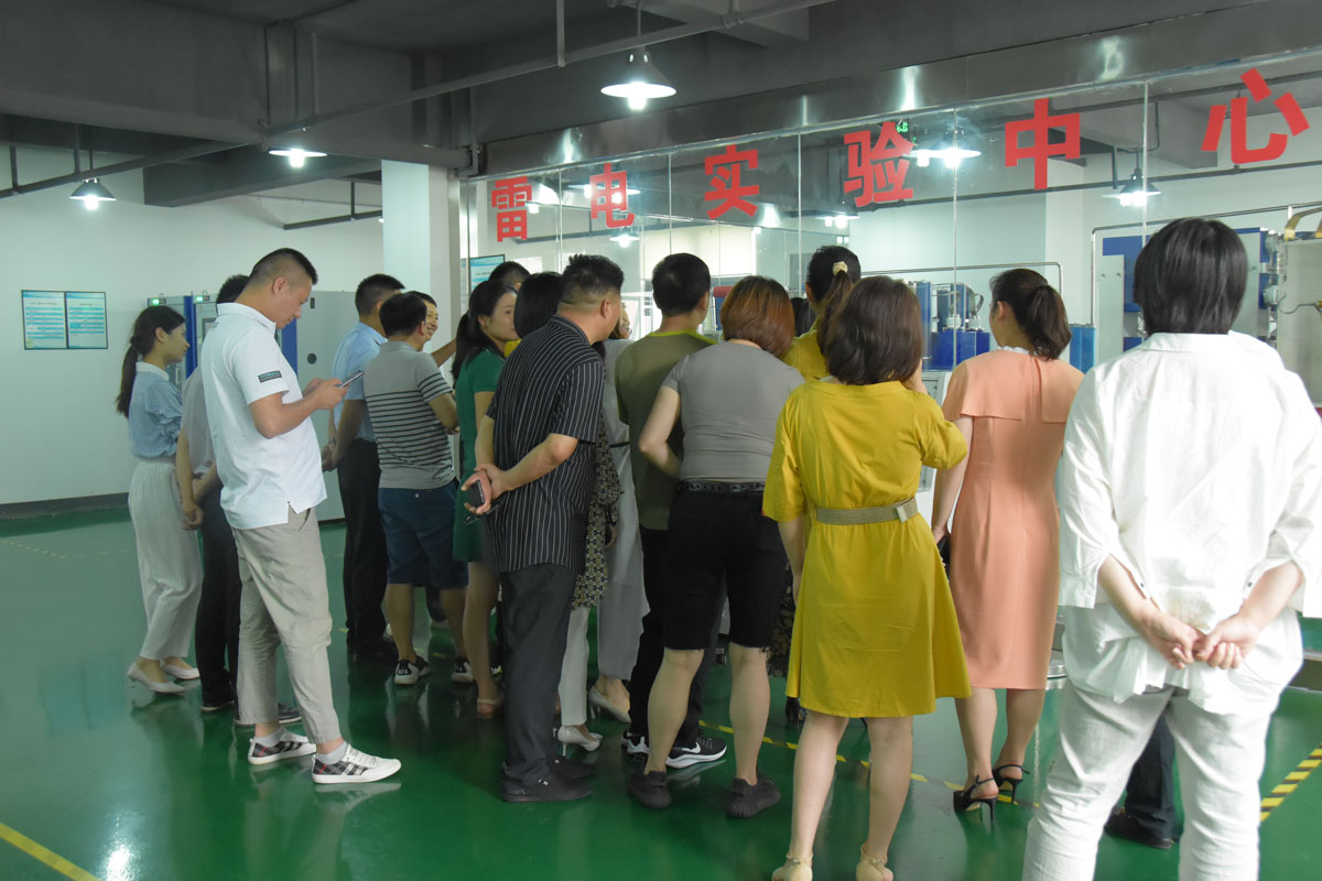 瑞士维多利亚大学MBA15-16班同学莅临开云直播nba_开云（中国）防雷考察交流